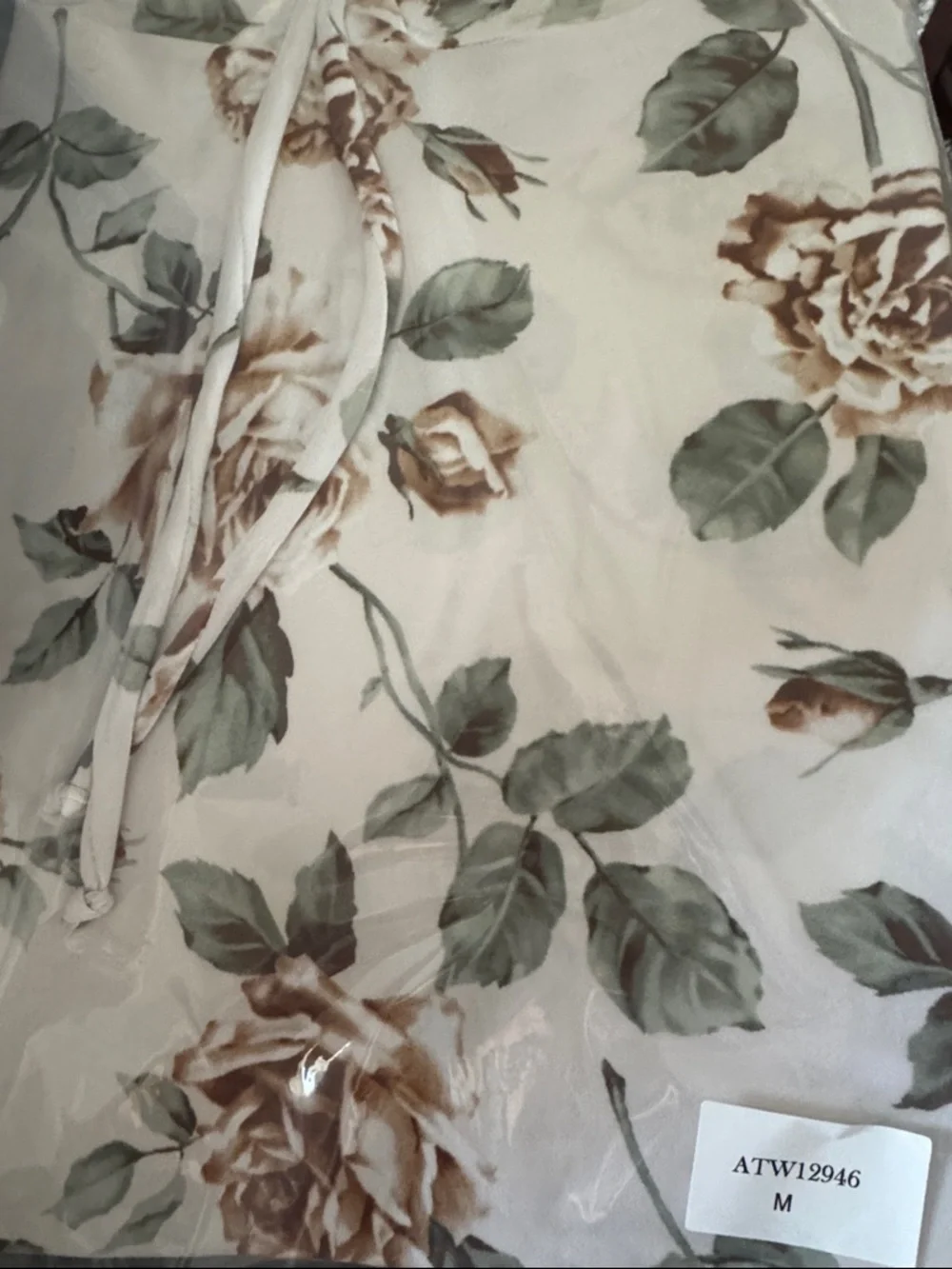 181 BE. A Ivory Floral Top and Bottom Short Set - Picture 5 of 7